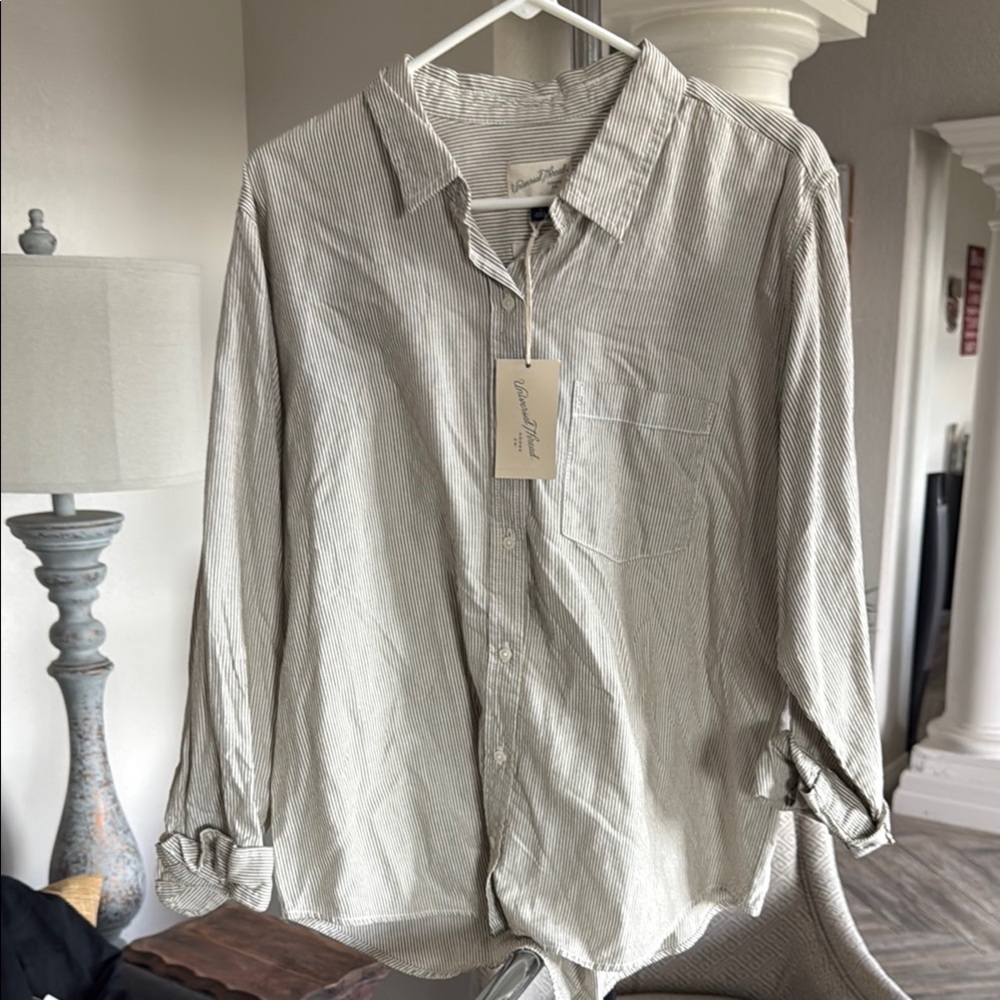 Universal Thread Linen Light Gray Button Down Shirt